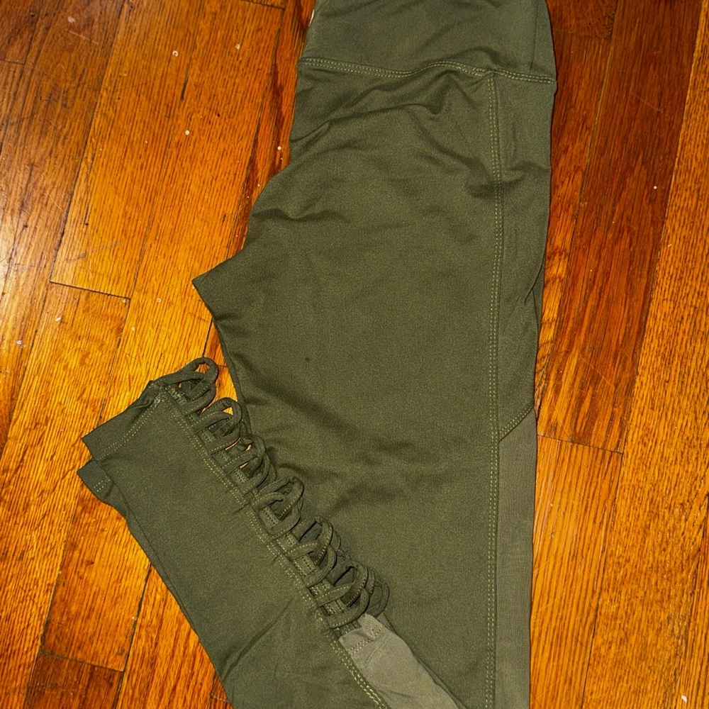 Balance Collection Green Leggings with Sleek Design